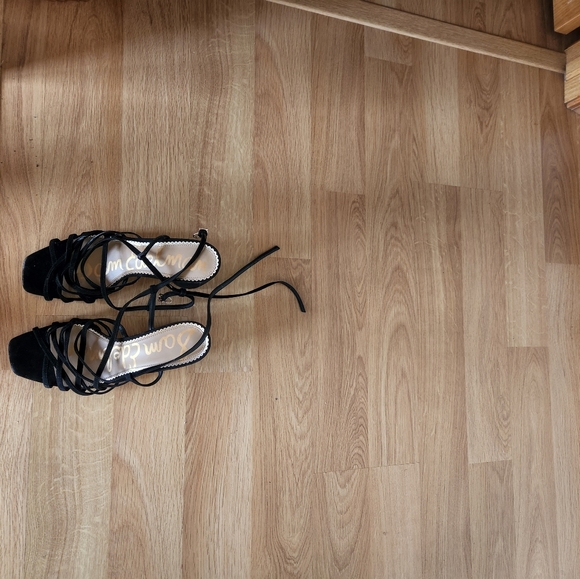 Sam Edelman ankle strap come up a little  to leg. - Picture 2 of 7